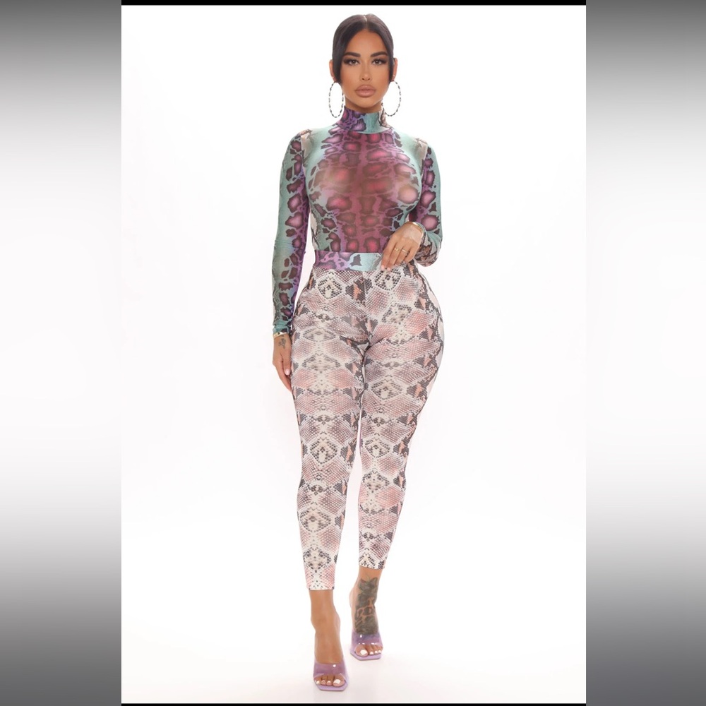 Fashion Nova Slither To Me Legging Set - Purple/combo
Size: XL